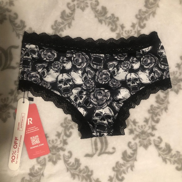 ROMWE Skull, Rose, & Star Underwear, Pack of 3 - Picture 4 of 10